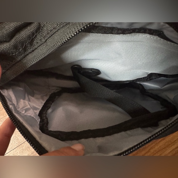 Carhartt Black Crossbody Bag - Picture 3 of 3